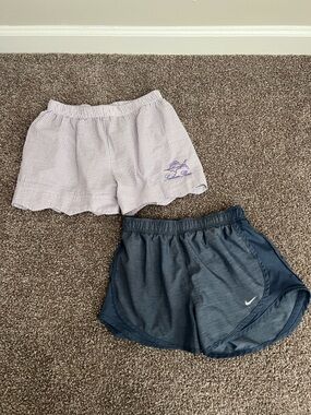 2 pairs of women’s shorts